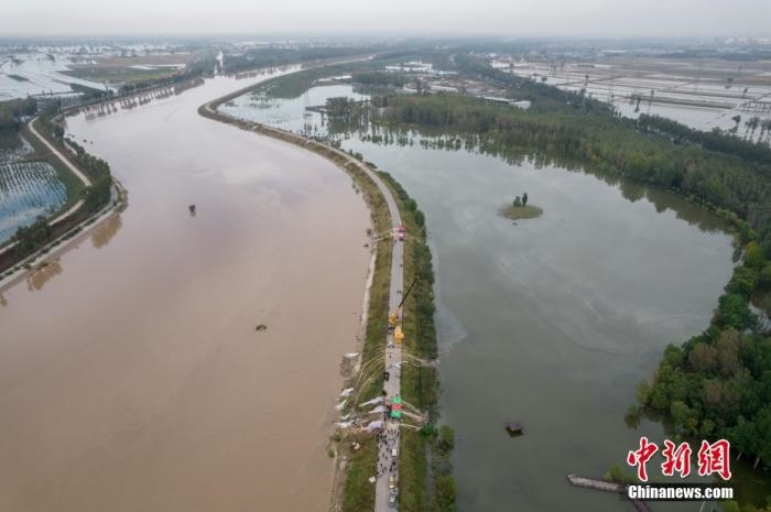 資料圖：10月10日，山西省介休市汾河濕地公園遭遇洪水倒灌。<a target='_blank' href='http://www.chinanews.com/'>中新社</a>記者 韋亮 攝