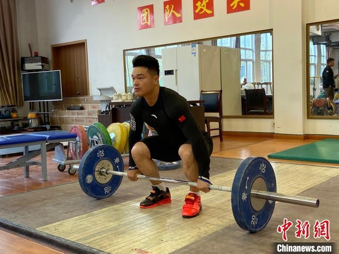 石智勇訓(xùn)練場(chǎng)景?！×植?攝