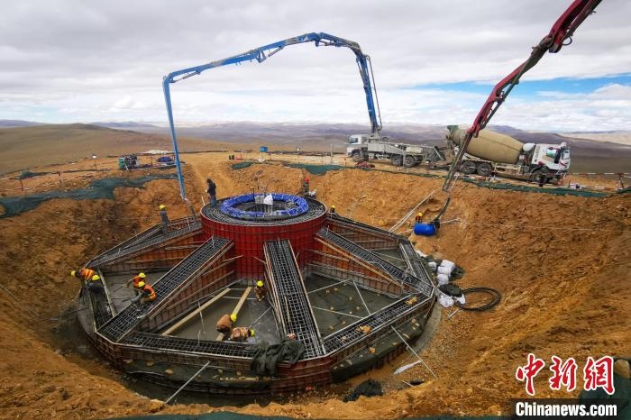 資料圖為該風電場建設現(xiàn)場?！≈袊娊瘓F成都勘測設計研究院有限公司 供圖