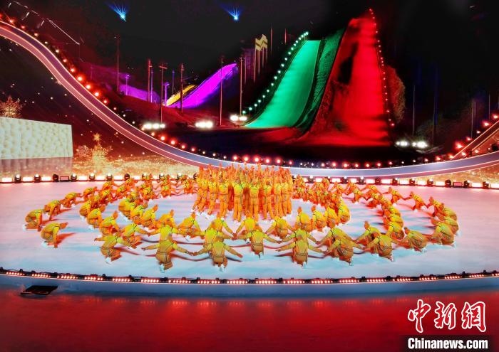 圖為河北省第三屆冰雪運(yùn)動(dòng)會(huì)開(kāi)幕現(xiàn)場(chǎng)?！±钶x 攝