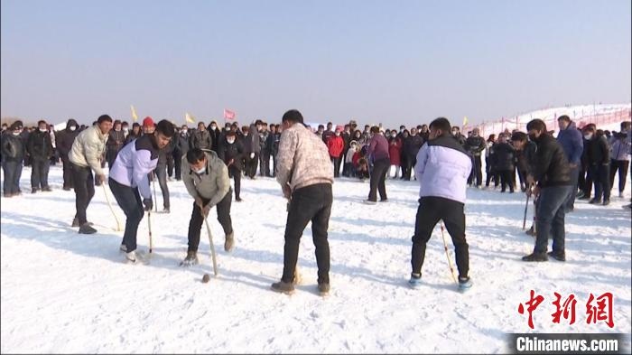 帕普孜球場，激烈角逐?！“统h融媒體中心供圖