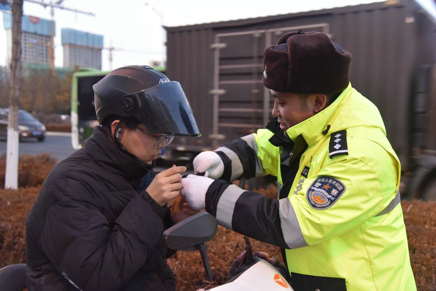 交警2.jpg