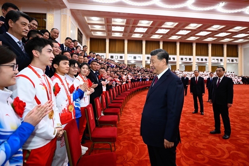 2022年4月8日，習(xí)近平總書記會見北京冬奧會、冬殘奧會突出貢獻(xiàn)集體代表、突出貢獻(xiàn)個人和中國體育代表團成員。