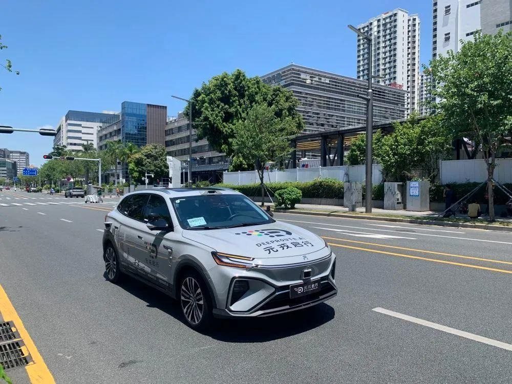 △自動(dòng)駕駛汽車(chē)在河套深港科技創(chuàng)新合作區(qū)開(kāi)展道路測(cè)試。