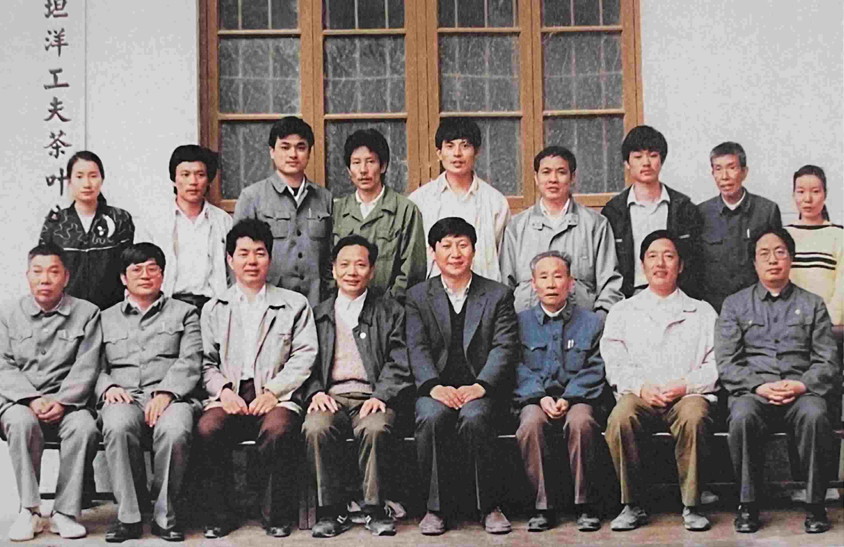 1990年5月，剛調(diào)任福州市委書記的習(xí)近平到寧德交接工作時，調(diào)研福安市社口鄉(xiāng)坦洋工夫茶葉公司。