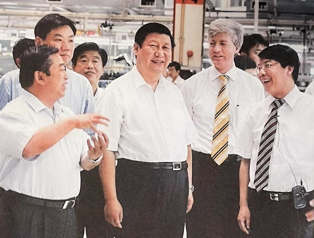 2007年7月，習(xí)近平調(diào)研上海大眾汽車有限公司。