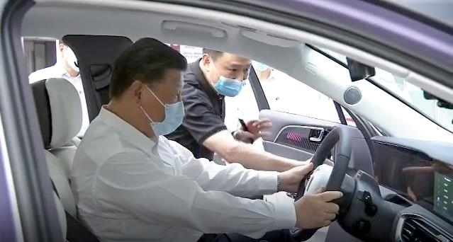 2020年7月23日，習(xí)近平總書記在中國一汽集團(tuán)研發(fā)總院察看最新款式的整車產(chǎn)品，了解集團(tuán)創(chuàng)新驅(qū)動、體制機制創(chuàng)新、產(chǎn)業(yè)結(jié)構(gòu)優(yōu)化升級情況等。