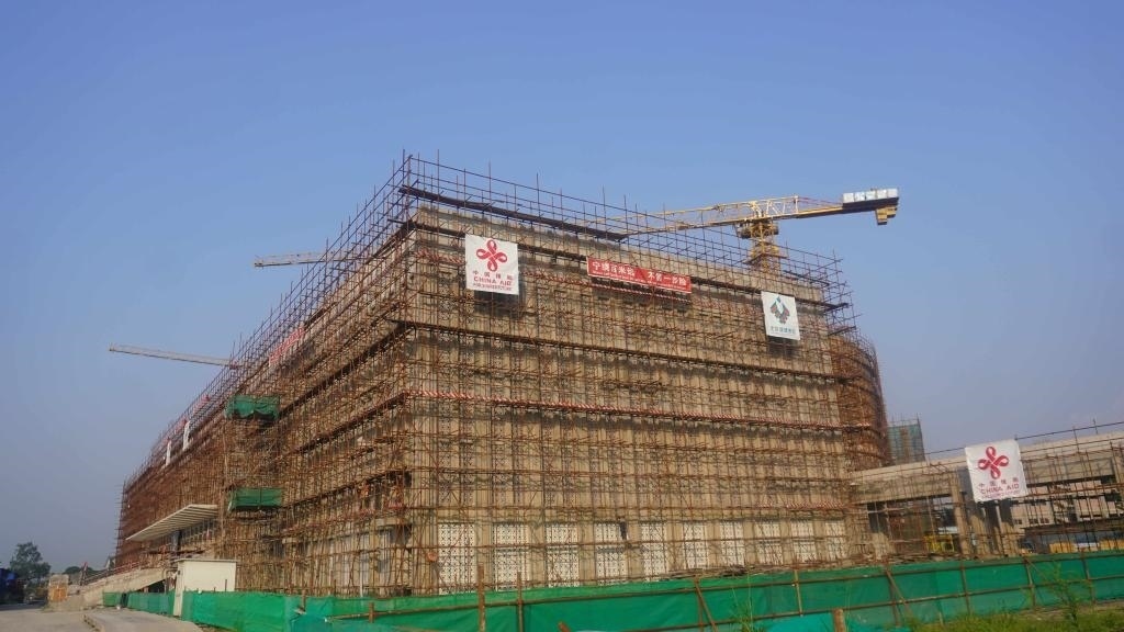 這是2023年5月23日在剛果（金）首都金沙薩拍攝的由中國援建的中部非洲文化藝術(shù)中心項(xiàng)目施工現(xiàn)場。