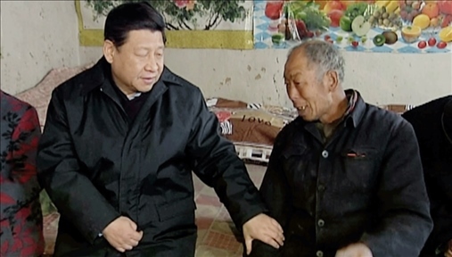 △2012年12月30日，習近平總書記來到河北省阜平縣龍泉關(guān)鎮(zhèn)顧家臺村看望困難群眾。