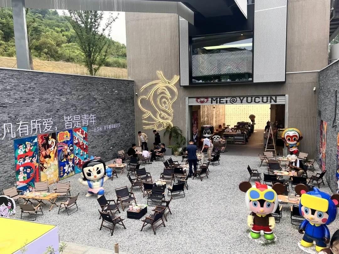 在浙江省湖州市安吉縣天荒坪鎮(zhèn)余村拍攝的國漫主題咖啡店。銳聆 攝