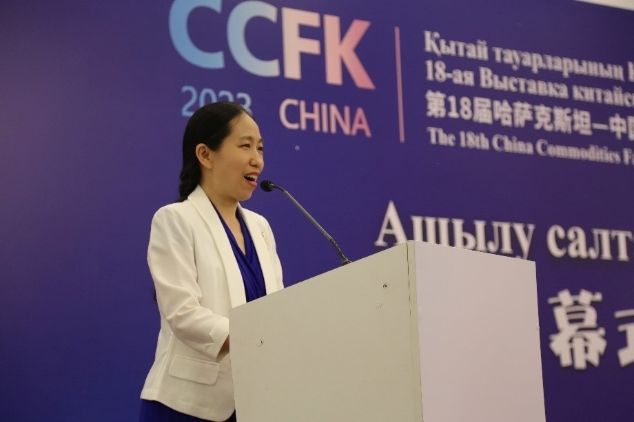 中國駐阿拉木圖總領(lǐng)事蔣薇發(fā)表致辭。中國駐阿拉木圖總領(lǐng)館供圖