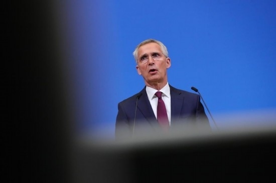 7月6日，在比利時(shí)布魯塞爾的北約總部，北約秘書長斯托爾滕貝格在會(huì)議后召開新聞發(fā)布會(huì)。新華社記者鄭煥松攝