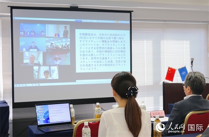 中國貿(mào)促會(huì)副會(huì)長柯良棟視頻致辭。人民網(wǎng) 許可攝