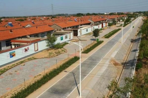 后仙莊村整治后道路整潔，住房整齊劃一