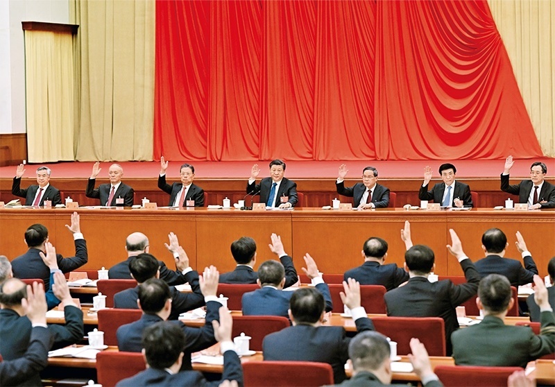 中國(guó)共產(chǎn)黨第二十屆中央委員會(huì)第二次全體會(huì)議，于2023年2月26日至28日在北京舉行。這是習(xí)近平、李強(qiáng)、趙樂(lè)際、王滬寧、蔡奇、丁薛祥、李希等在主席臺(tái)上。 新華社記者 謝環(huán)馳/攝