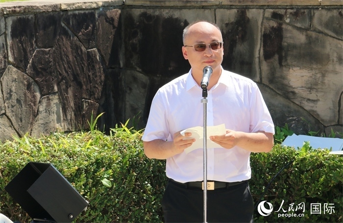 昆明市副市長安恩法在紀(jì)念儀式上致辭。人民網(wǎng) 許可攝