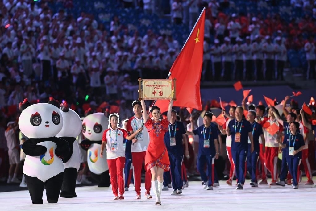 7月28日，中國大學(xué)生體育代表團(tuán)在開幕式上入場。新華社記者王曦攝