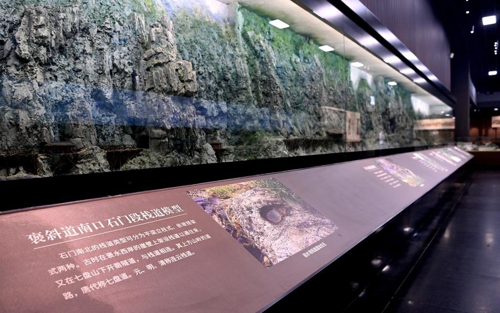 近日拍攝的陜西省漢中市博物館褒斜古棧道陳列室。新華社記者 劉瀟 攝