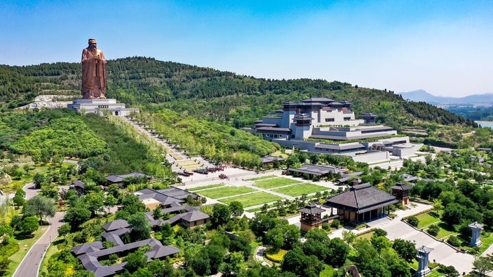 這是2023年6月8日拍攝的山東省曲阜市尼山圣境（無人機照片）。新華社記者 郭緒雷 攝