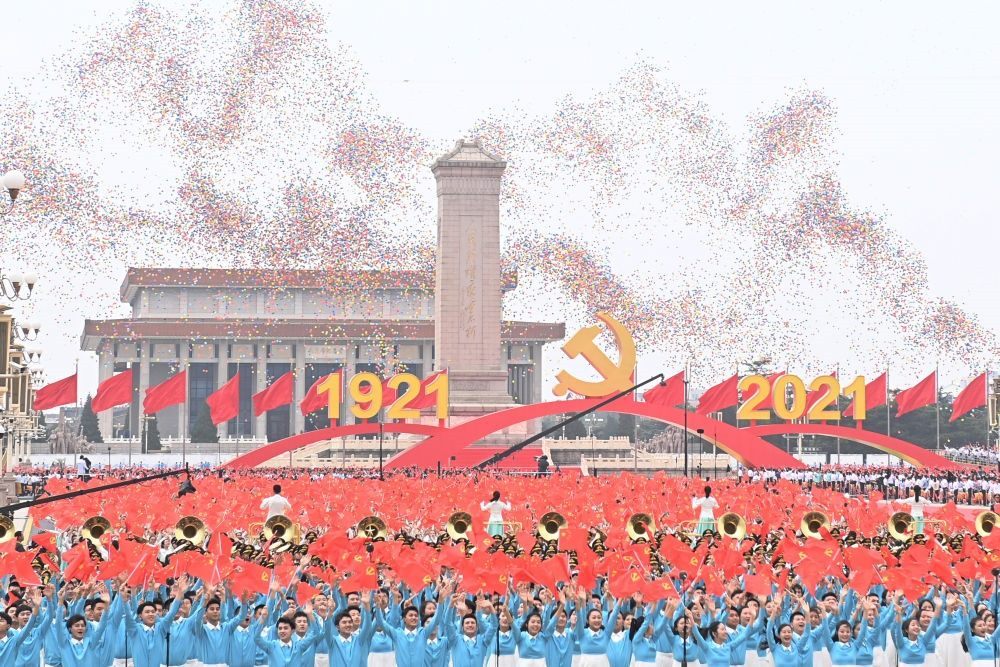 2021年7月1日上午，慶祝中國共產(chǎn)黨成立100周年大會在北京天安門廣場隆重舉行。這是慶祝大會現(xiàn)場放飛氣球。新華社記者 李尕 攝