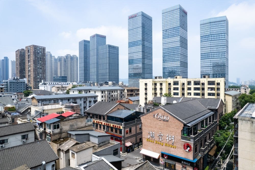  這是在長(zhǎng)沙市開福區(qū)拍攝的潮宗街及周邊景色（無人機(jī)照片，6月7日攝）。新華社記者 陳思汗 攝
