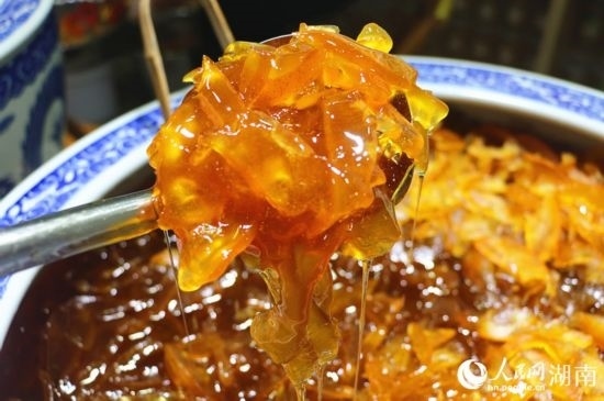 以柚子為原料做的蜂蜜柚子膏。 人民網(wǎng)記者 劉賓攝