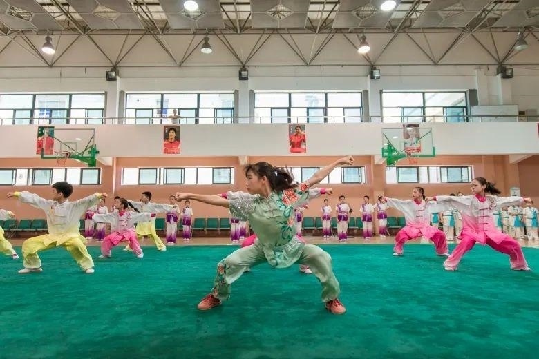 △今年暑假期間，浙江溫州舉行青少年學(xué)生陽光體育運(yùn)動(dòng)會(huì)。