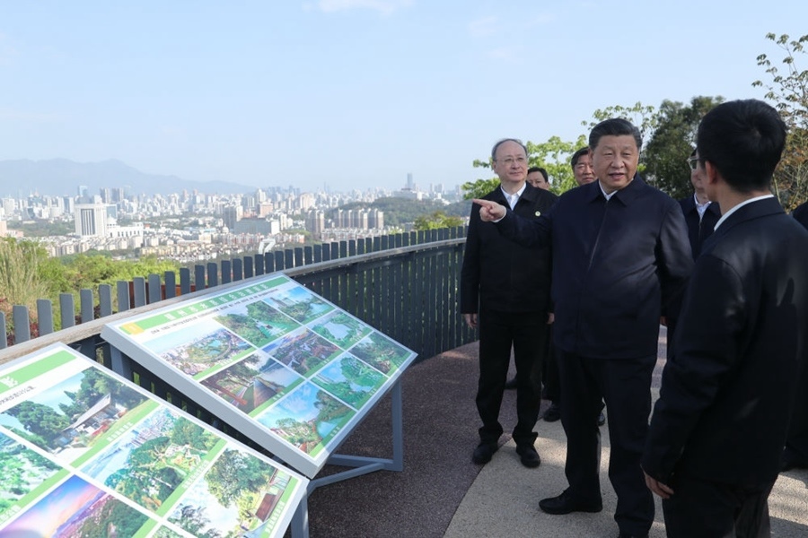 2021年3月24日，習(xí)近平在福建福州福山郊野公園觀景平臺(tái)，聽(tīng)取城市生態(tài)公園規(guī)劃建設(shè)、城市水系綜合治理情況匯報(bào)。