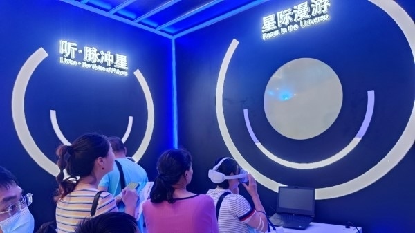 9月2日，貴州展館里觀眾排隊(duì)體驗(yàn)VR。受訪者供圖