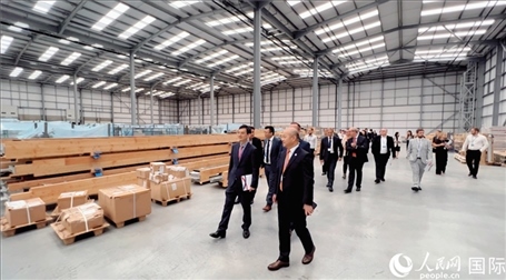 圖為旗艦倉現(xiàn)場。人民網 郭錦標攝