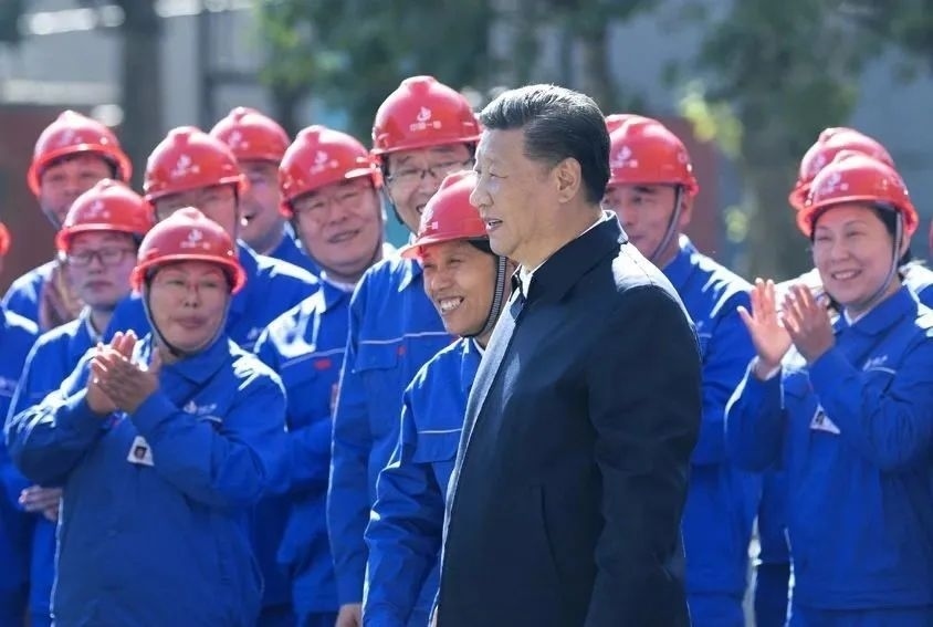 △2018年9月26日，習(xí)近平總書記來到中國一重集團(tuán)，同工人親切交流。