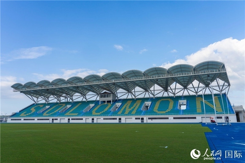 2023年9月12日，位于所羅門群島首都霍尼亞拉的由中土公司承建的中國援所羅門群島2023年太平洋運動會體育場館。人民網(wǎng) 賀吉攝