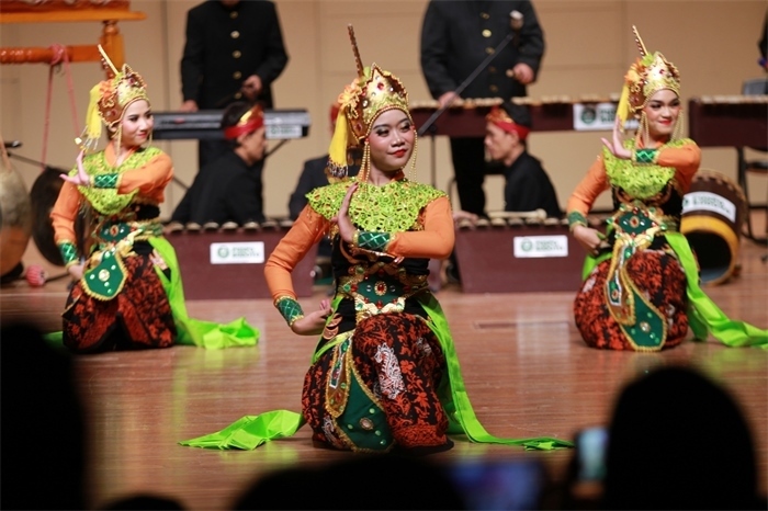 印尼藝術(shù)家表演印尼傳統(tǒng)舞蹈。印尼駐華大使館供圖