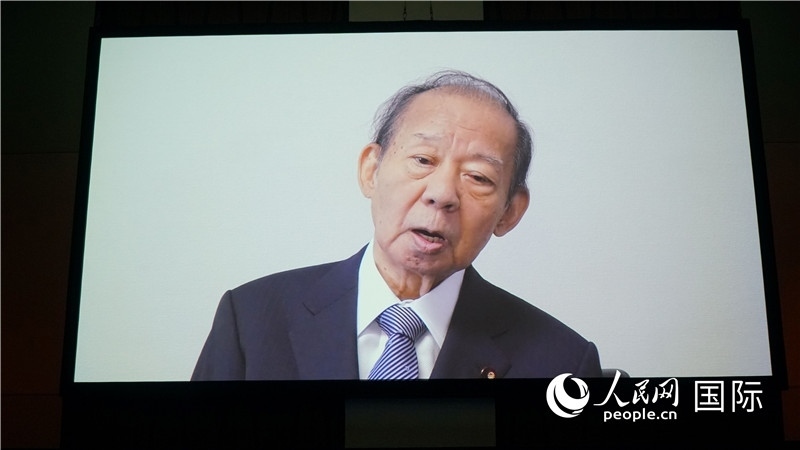 日本自民黨前干事長、日中友好議員聯(lián)盟會長二階俊博視頻致辭。人民網(wǎng) 蔣曉辰攝日本自民黨前干事長、日中友好議員聯(lián)盟會長二階俊博視頻致辭。人民網(wǎng) 蔣曉辰攝日本自民黨前干事長、日中友好議員聯(lián)盟會長二階俊博視頻致辭。人民網(wǎng) 蔣曉辰攝日本自民黨前干事長、日中友好議員聯(lián)盟會長二階俊博視頻致辭。人民網(wǎng) 蔣曉辰攝