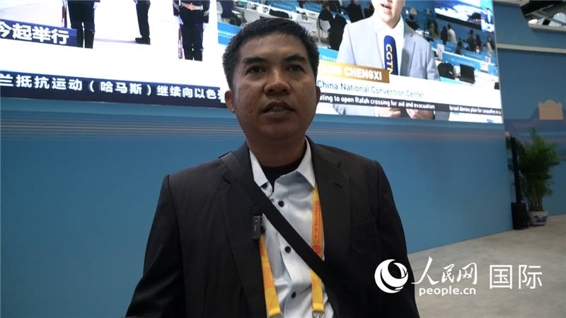 印尼《辛加朗綜合日?qǐng)?bào)》記者班邦·蘇利斯提奧（Bambang Sulistio）與記者交談。人民網(wǎng) 楊春燕攝