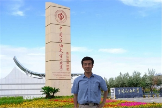 北京交通大學“銀齡教師”黃曉鳴。校方供圖