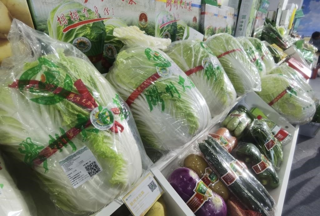 圖為本屆農(nóng)交會現(xiàn)場展示的膠州大白菜等蔬菜。新華社記者王凱攝