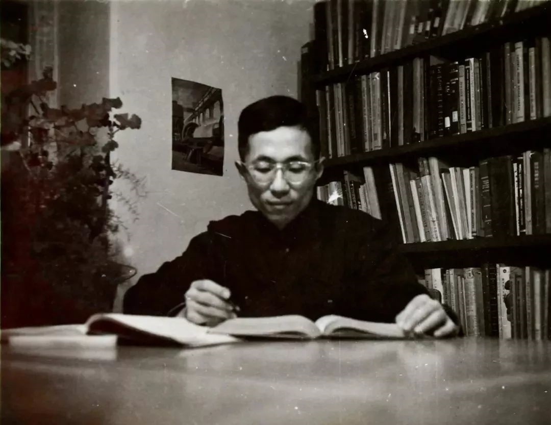 青年時(shí)期的秦裕琨。哈爾濱工業(yè)大學(xué)供圖