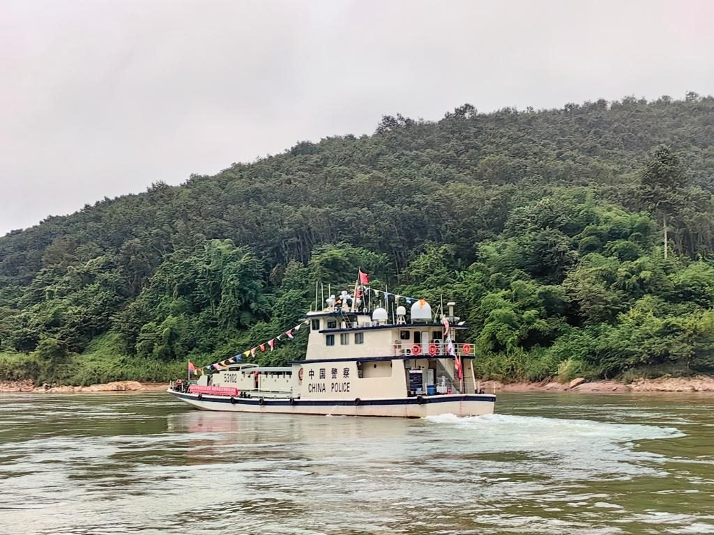 中方53102艇途經(jīng)關(guān)累港水域。（云南省公安廳水上巡邏總隊供圖）
