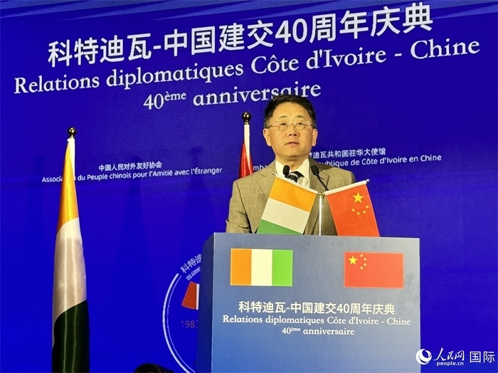 中國人民對外友好協(xié)會副會長姜江在招待會上致辭。人民網(wǎng) 謝瑩攝