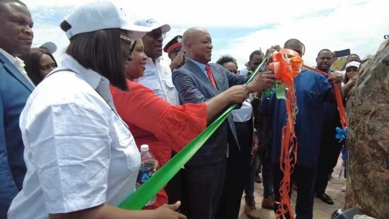 嘉賓為學(xué)校剪彩。主辦方供圖