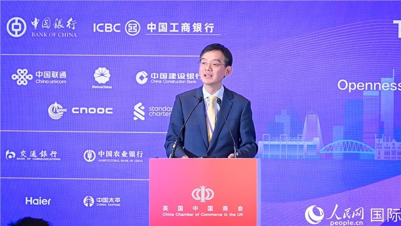 1. 英國中國商會會長、中國銀行倫敦分行行長方文建 致歡迎辭。郭錦標攝_副本