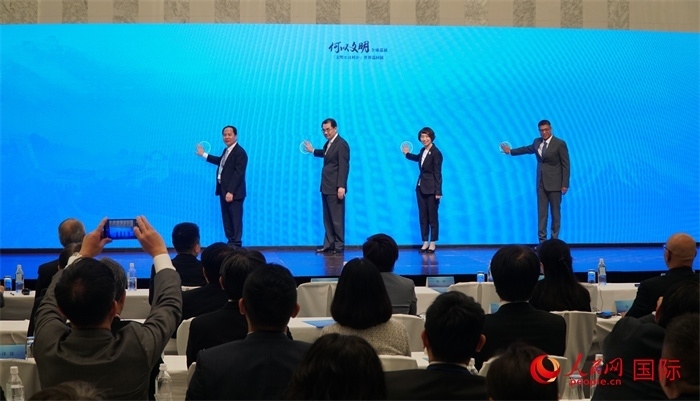 嘉賓共同啟動(dòng)“何以文明”日本特展體驗(yàn)暨2024年總臺(tái)春晚宣介區(qū)。人民網(wǎng) 蔣曉辰攝