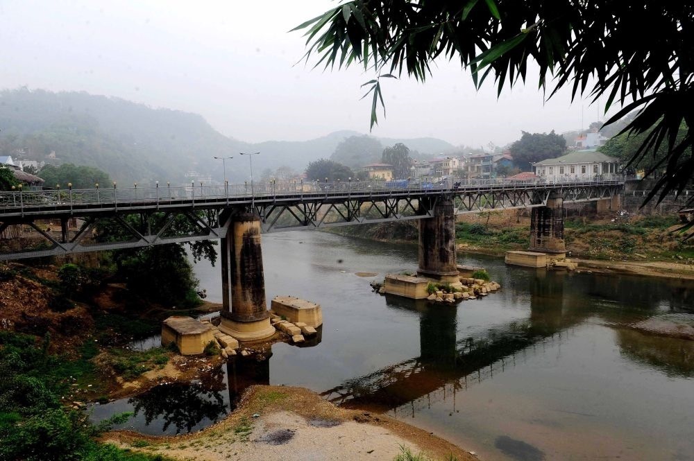 這是滇越鐵路連接中越兩國的中越鐵路大橋，橋的對岸是越南老街?。?010年3月20日攝）。