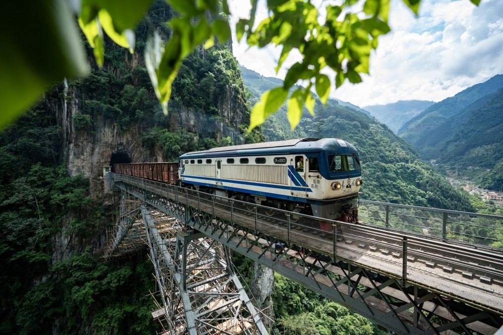 進行人字橋橋梁檢測的米軌列車通過人字橋（2023年9月6日攝）。
