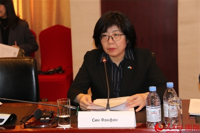 中國駐哈薩克斯坦大使館公使銜參贊邢芳芳致辭。人民網記者 李強攝