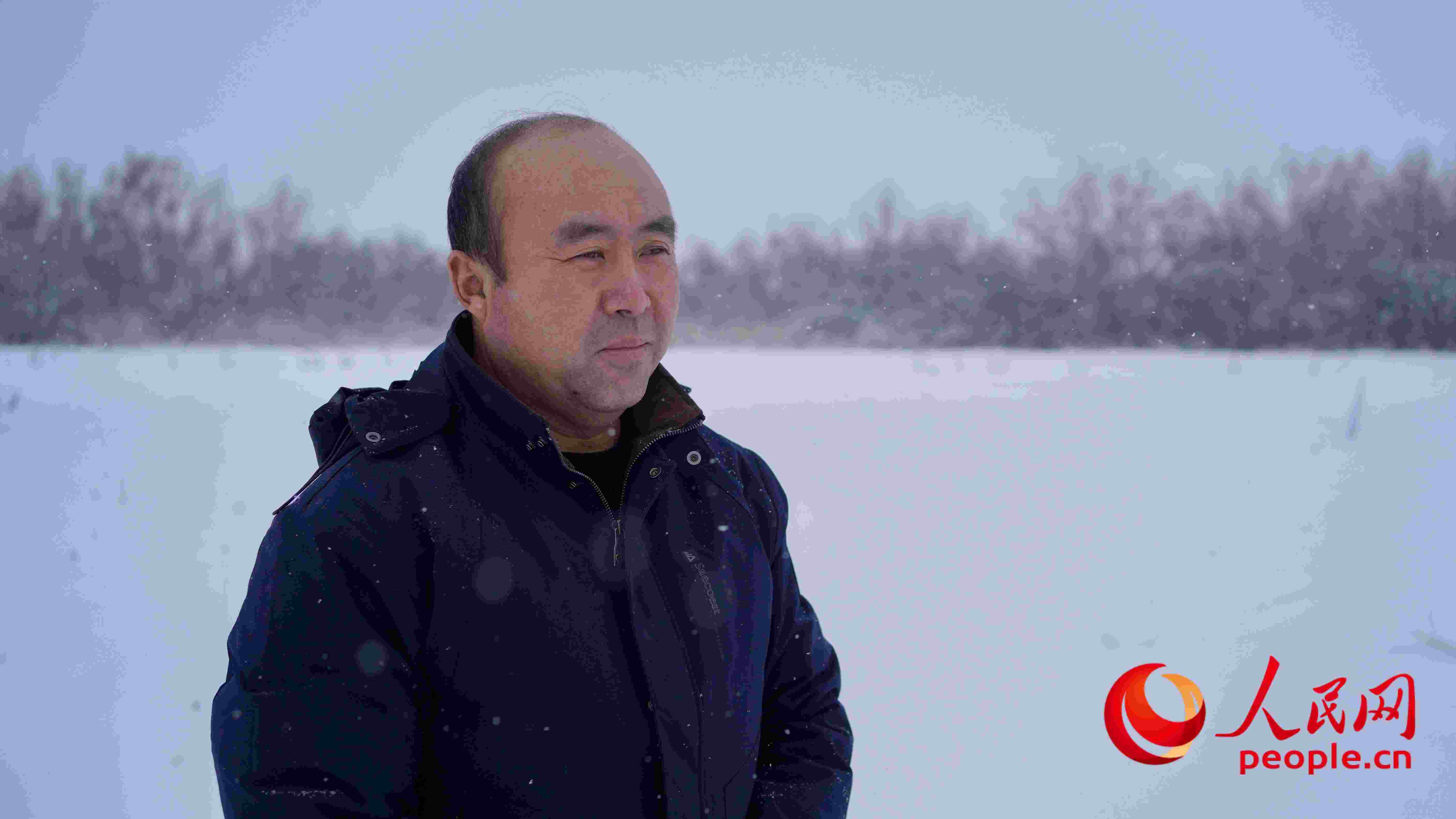 馬曉華回憶當(dāng)年和父親一起種樹的情形，滿是懷念。人民網(wǎng) 周靜圓攝