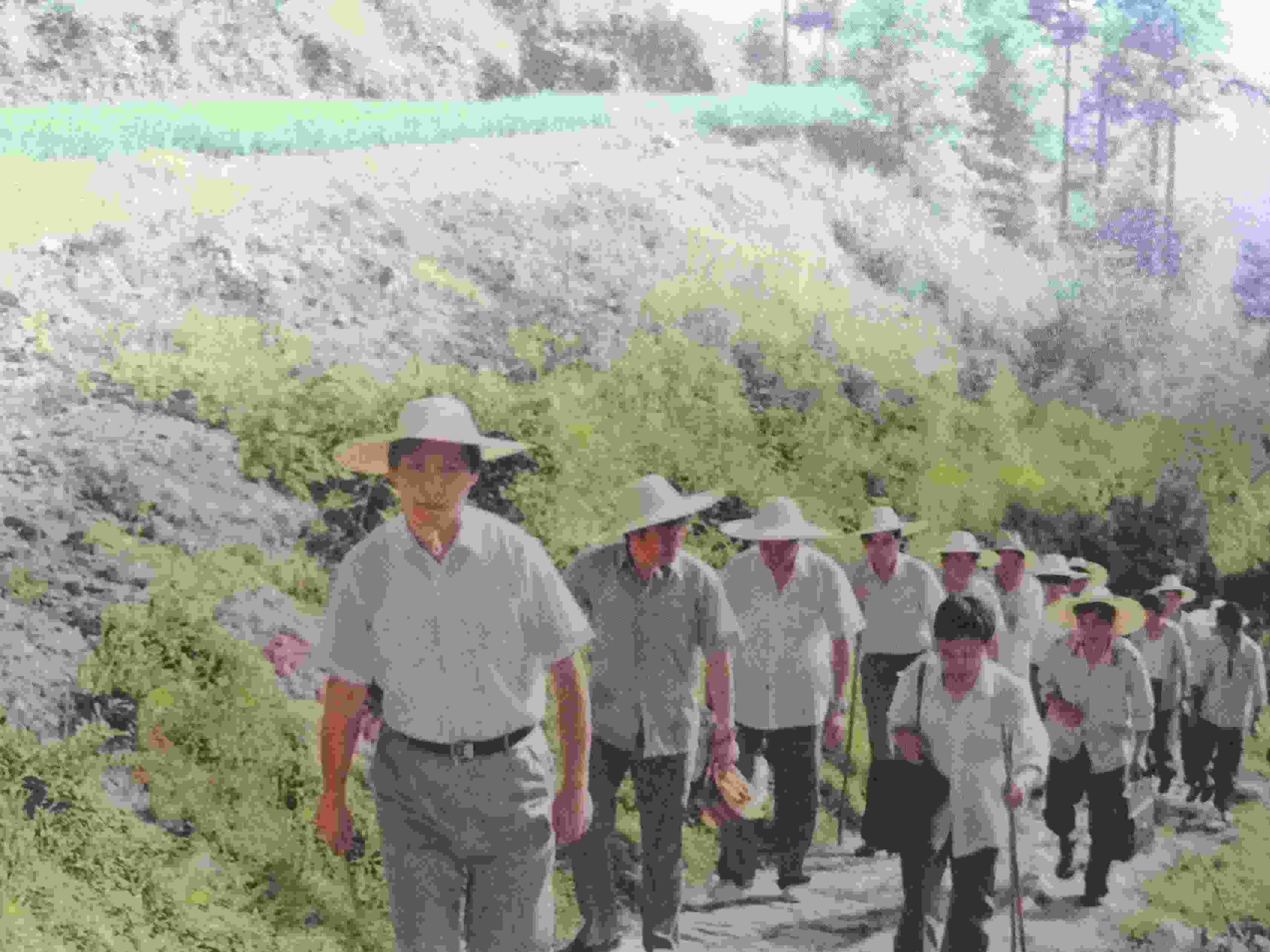 1989年7月，習(xí)近平冒著酷暑，帶頭步行到下黨鄉(xiāng)調(diào)研。