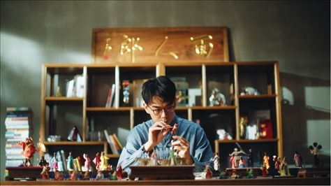 郎佳子彧通過(guò)短視頻直播，讓更多人關(guān)注并喜歡捏面人。受訪者供圖