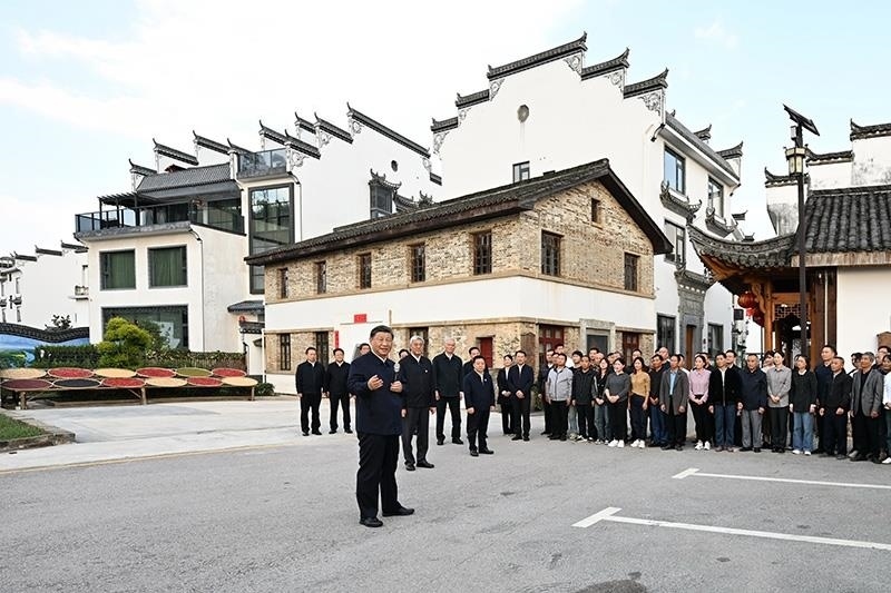 2023年10月11日，習近平總書記在江西上饒市婺源縣秋口鎮(zhèn)王村石門自然村考察。